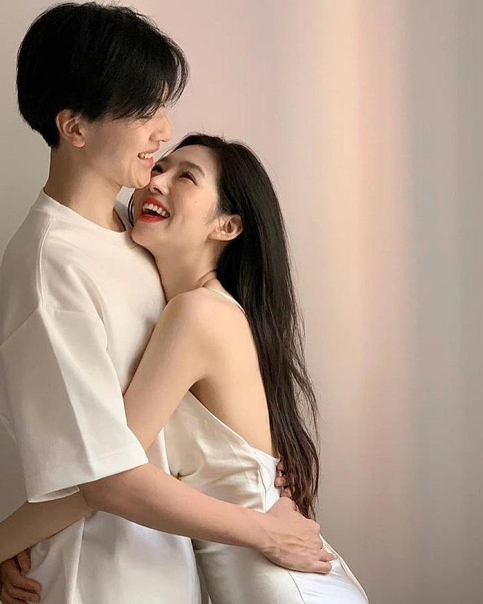  Áp lực phải trở thành "người tình tuyệt vời" khiến nhiều người lo sợ khi không đạt cực khoái. Ảnh minh họa: @k.peachie. 