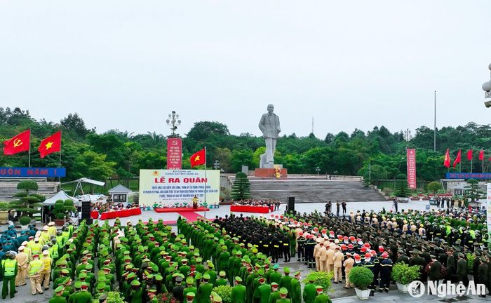 Toàn cảnh Lễ ra quân tại Quảng trường Hồ Chí Minh. Ảnh: Vương Linh