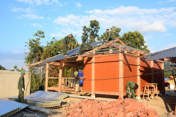 Hình hài ngôi nhà mới sau thiên tai dần hiện hữu.