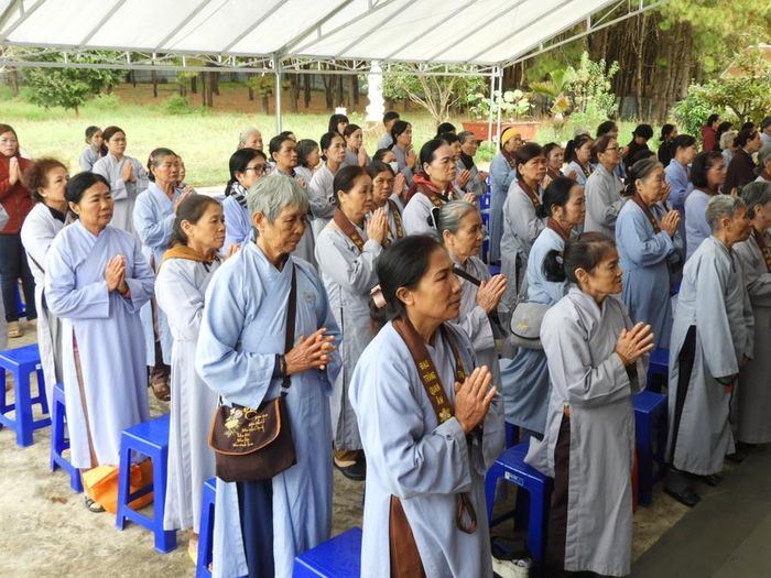  Bà con phật tử tham dự Đại lễ tưởng niệm. Ảnh Thanh Nhật 
