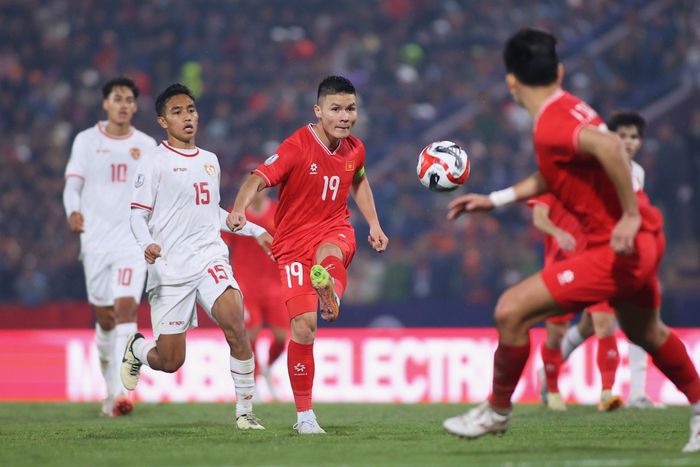  Cú chọc khe cho Hồ Tấn Tài giữa hiệp một lẽ ra cũng có thể trở thành kiến tạo của Quang Hải nếu tuyển Việt Nam không bị từ chối phạt đền. 