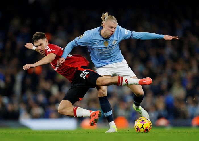  Ugarte là cái tên chơi nổi bật của Manchester United khi đối đầu Man City. 