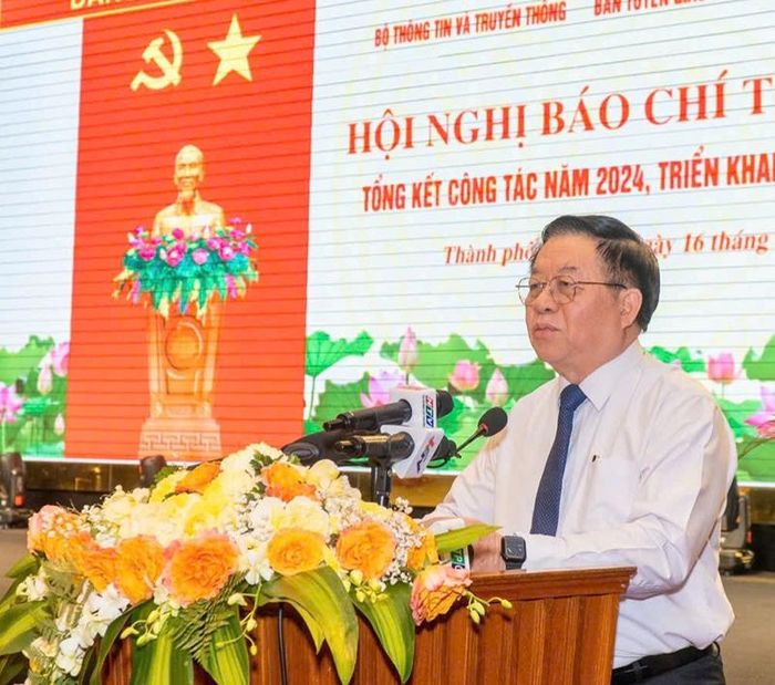 Đồng chí Nguyễn Trọng Nghĩa - Ủy viên Bộ Chính trị, Bí thư Trung ương Đảng, Trưởng Ban Tuyên giáo Trung ương phát biểu chỉ đạo tại Hội nghị