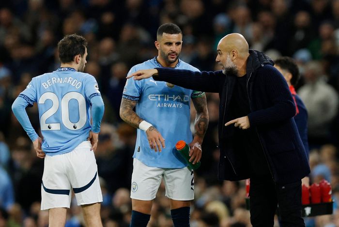  Không thể phủ nhận Guardiola là trung tâm của dự án tại Manchester City. Nhưng ngay cả những HLV vĩ đại nhất cũng không thể cưỡng lại quy luật tàn khốc của bóng đá. 