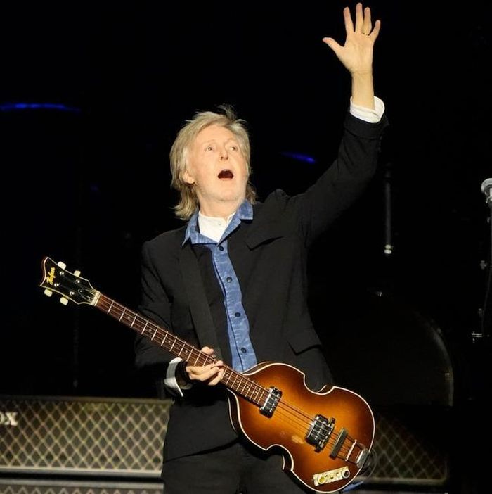 Paul McCartney cám ơn đám đông đã mỉm cười, cổ vũ, hát và thậm chí khóc trong suốt buổi hòa nhạc