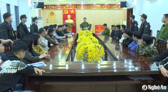 Các đối tượng trong chuyên án bị triệu tập, bắt giữ. Ảnh: Văn Hậu
