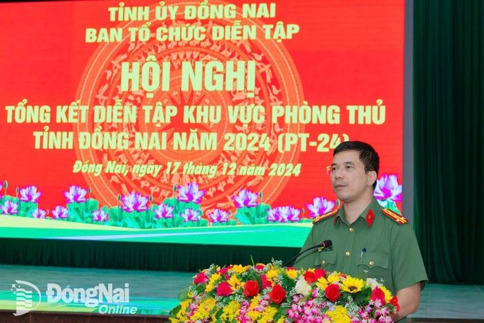 Đại tá Nguyễn Hồng Phong, Giám đốc Công an tỉnh tham luận tại hội nghị. Ảnh: Công Nghĩa