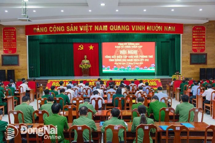 Thủ trưởng các đơn vị báo cáo tham luận về công tác tham gia diễn tập. Ảnh: Công Nghĩa