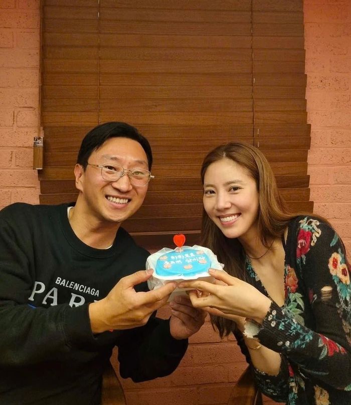 Son Dam Bi thường xuyên chia sẻ những khoảnh khắc lãng mạn bên chồng. Ảnh: @XODAMBI.
