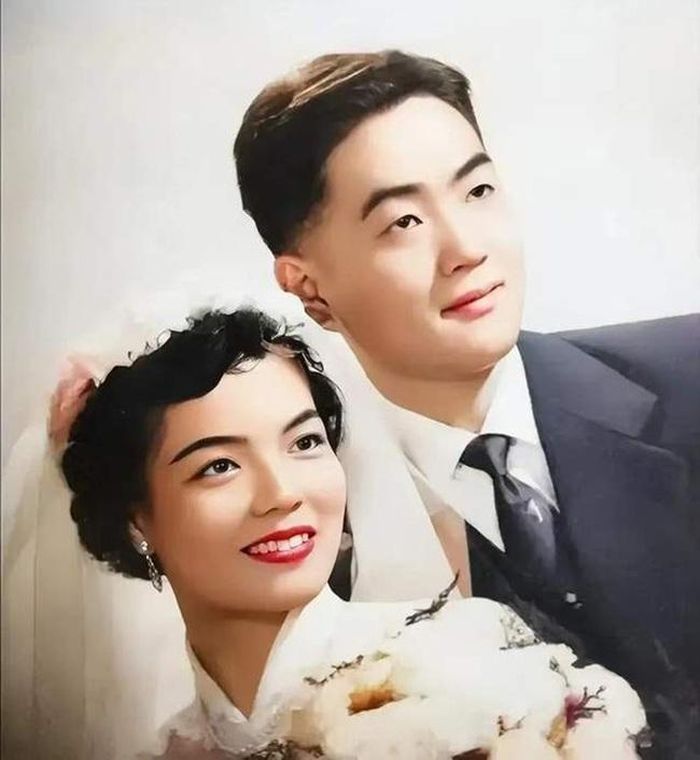 Ông Bình Hâm Đào và bà Lâm Uyển Trân trong ngày cưới