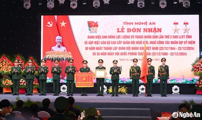 Với những thành tích xuất sắc trong thực hiện nhiệm vụ quân sự - quốc phòng, ngày 16/12/2024 vừa qua, lực lượng vũ trang tỉnh lần thứ 2 vinh dự được Đảng, Nhà nước phong tặng danh hiệu Anh hùng Lực lượng vũ trang nhân dân. Ảnh: Thành Cường