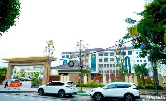 Trụ sở UBND thành phố Vinh. Ảnh: Thành Duy