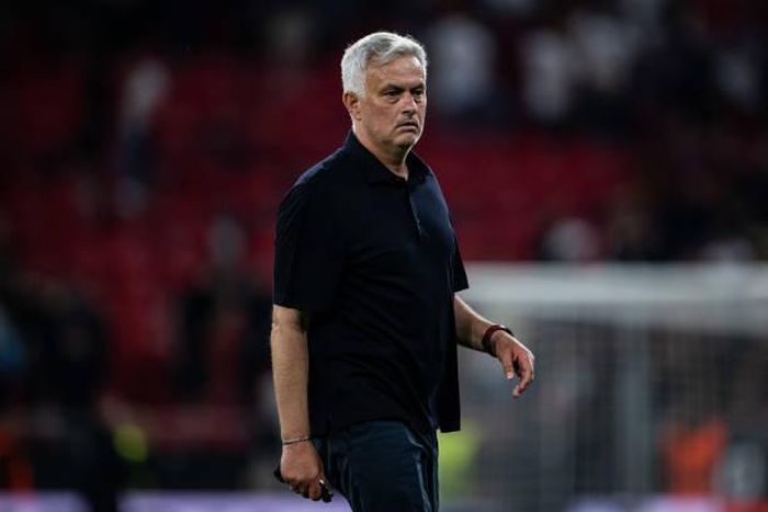 Mourinho phải phẫu thuật vì lí do sức khỏe