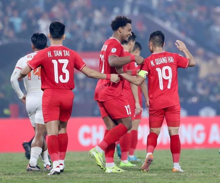 Xuân Son đang thúc đẩy đội tuyển theo hướng tích cực, trong đó có tác động đáng kể đến Quang Hải. Ảnh: Hoàng Linh