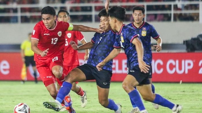 Đội tuyển Indonesia (áo đỏ) không vượt qua được vòng bảng. Ảnh tư liệu Antara