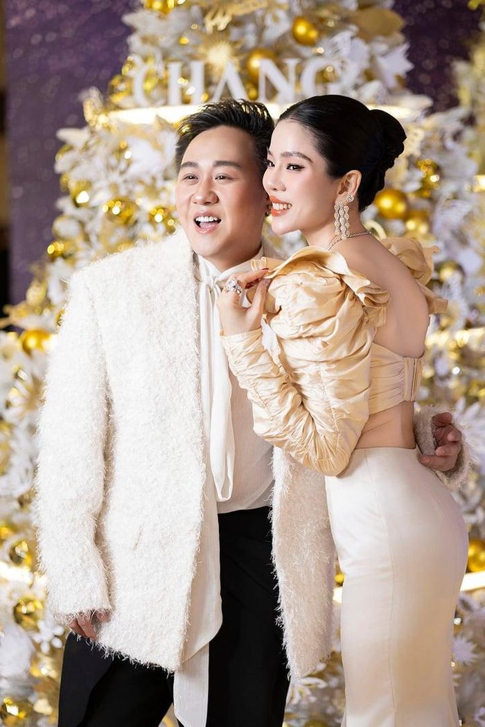Lệ Quyên chia sẻ bấy lâu nay cũng hơi chủ quan, cho rằng mình cứ vui thì rồi sẽ trẻ mãi. Nhưng gần đây bắt đầu thấy các dấu hiệu lão hóa, cô bắt đầu trải nghiệm những liệu trình làm đẹp hiện đại.