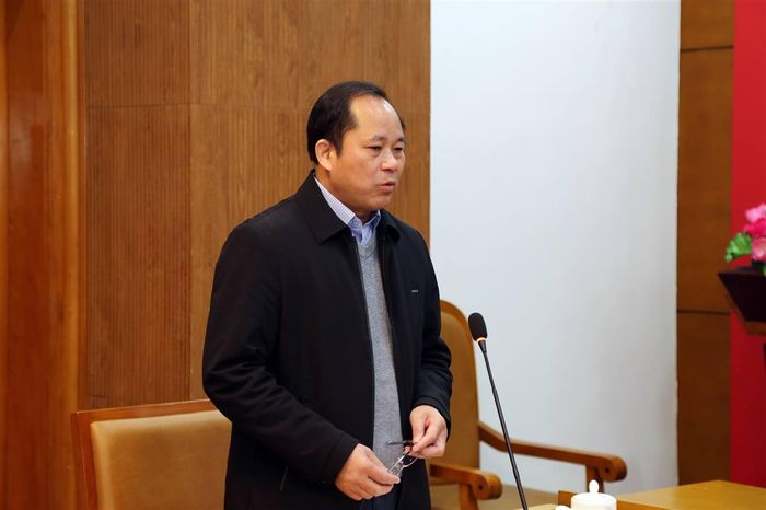 Lãnh đạo Sở Nông nghiệp và PTNT báo cáo tại cuộc họp