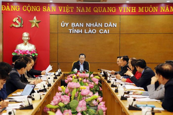 Phó Chủ tịch Thường trực UBND tỉnh Lào Cai Hoàng Quốc Khánh phát biểu chỉ đạo tại cuộc họp