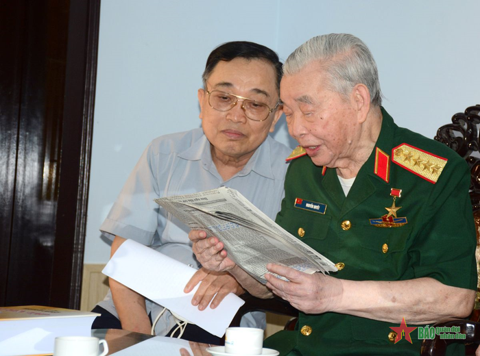 Đại tướng Nguyễn Quyết và người trợ lý thân thiết.