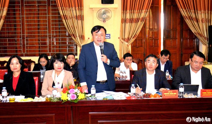 Đồng chí Nguyễn Hồng Sơn - Chủ tịch UBND huyện Nam Đàn phát biểu và kiến nghị với Bộ Nông nghiệp và PTNT một số nội dung cần quan tâm trong thời gian tới. Ảnh: Xuân Hoàng