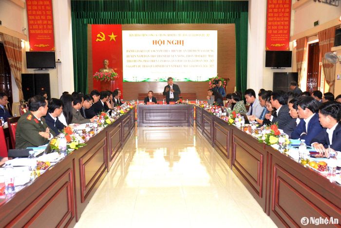 Toàn cảnh buổi làm việc. Ảnh: Xuân Hoàng