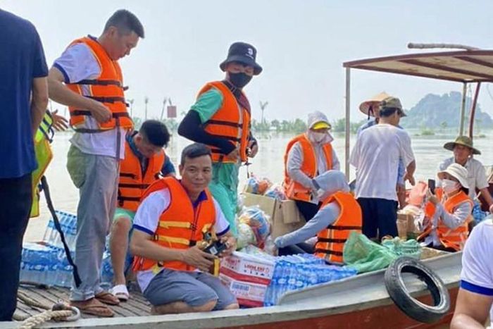  Bà con công giáo Hà Tĩnh thực hiện các chuyến cứu trợ đồng bào miền Bắc bị thiên tai trong cơn bão số Yagi vừa qua. Ảnh: Internet. 