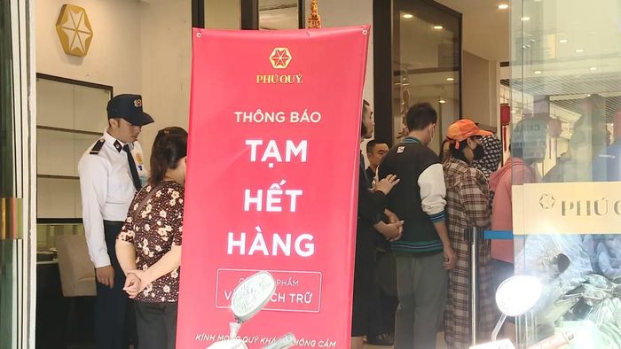 Một số cửa hàng thông báo tạm hết vàng để bán