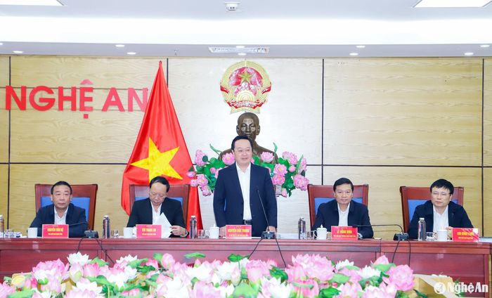 Đồng chí Nguyễn Đức Trung - Bí thư Tỉnh ủy, Chủ tịch UBND tỉnh phát biểu khai mạc phiên họp UBND tỉnh thường kỳ tháng 12/2024. Ảnh: Phạm Bằng