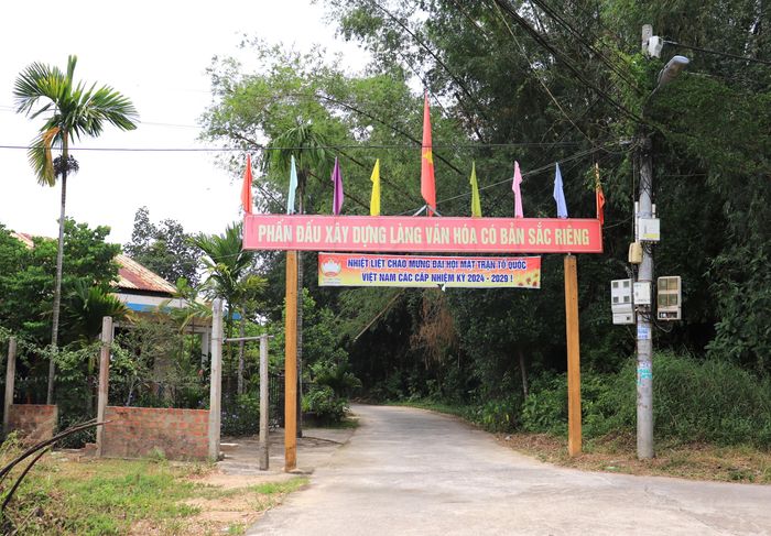 Khung cảnh thôn quê ở thôn Bồ Bản (xã Hòa Phong). Đây là thôn nằm trong đề án xây dựng “Làng văn hóa đặc trưng” của huyện Hòa Vang. Ảnh: ĐẮC MẠNH