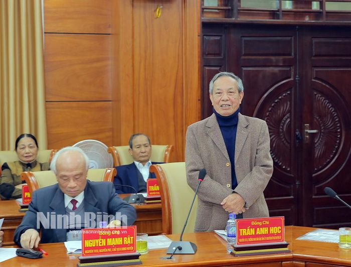 Đồng chí Nguyễn Anh Học, nguyên Trưởng Ban Dân vận Tỉnh ủy, nguyên Bí thư Huyện ủy Kim Sơn phát biểu tại hội thảo.