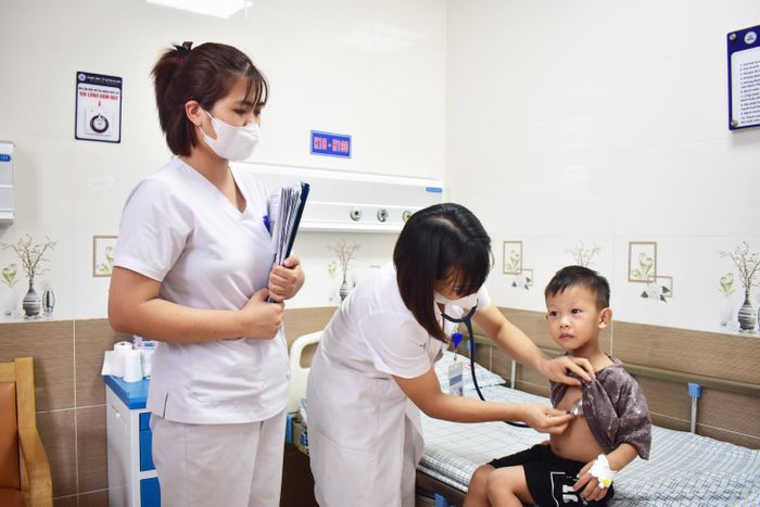 TTYT huyện Hạ Hòa là cơ sở y tế hạng II, có quy mô 5 phòng chức năng, 13 khoa lâm sàng và cận lâm sàng với 255 cán bộ, viên chức, người lao động.