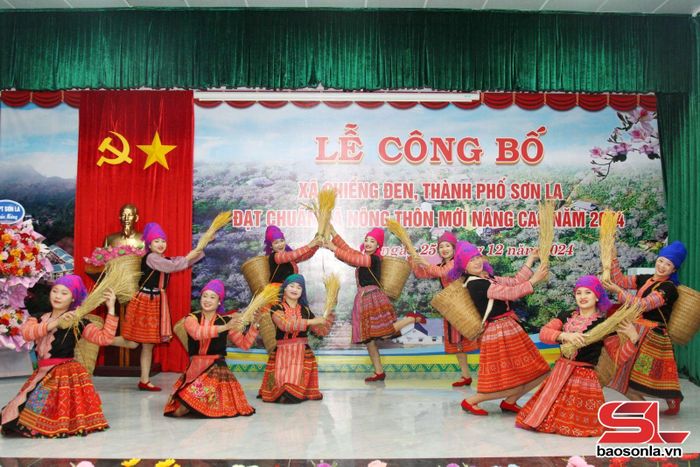 Văn nghệ chào mừng tại lễ công bố.