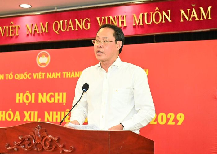  Phó Chủ tịch Thường trực Ủy ban MTTQ Việt Nam TPHCM Nguyễn Thành Trung phát biểu tại hội nghị. Ảnh: VIỆT DŨNG 
