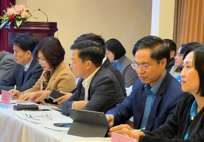  Đoàn viên công đoàn đang công tác tại nhiều trường học vùng khó khăn tại hội thảo. 