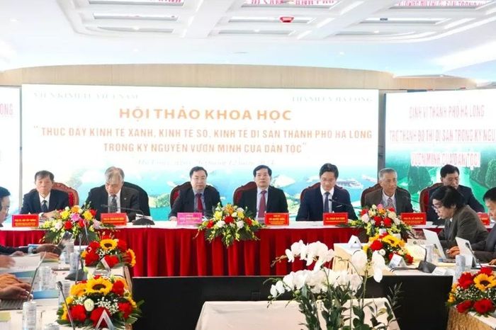 Các đại biểu chủ trì Hội thảo. (Nguồn: BQN)