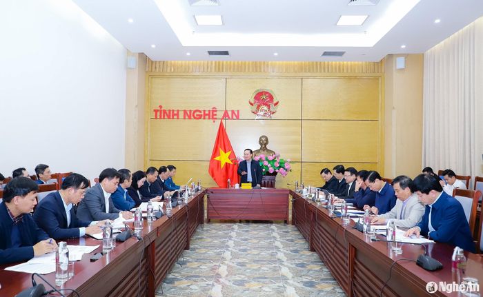 Đồng chí Nguyễn Đức Trung - Bí thư Tỉnh ủy, Chủ tịch UBND tỉnh chủ trì buổi làm việc. Ảnh: Phạm Bằng