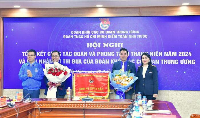 Tại Hội nghị, Đoàn Thanh niên KTNN vinh dự được nhận Cờ Thi đua của Đoàn Khối các cơ quan Trung ương cho Đơn vị xuất sắc trong công tác Đoàn và phong trào thanh niên năm 2024. Đây là năm thứ 4 liên tiếp, Đoàn Thanh niên KTNN nhận Cờ Thi đua của Đoàn Khối.