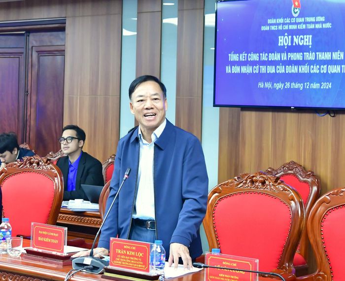 Ủy viên BTV Đảng ủy, Chủ tịch Công đoàn KTNN Trần Kim Lộc chúc mừng và đánh giá cao những nỗ lực của Đoàn Thanh niên KTNN trong năm 2024.