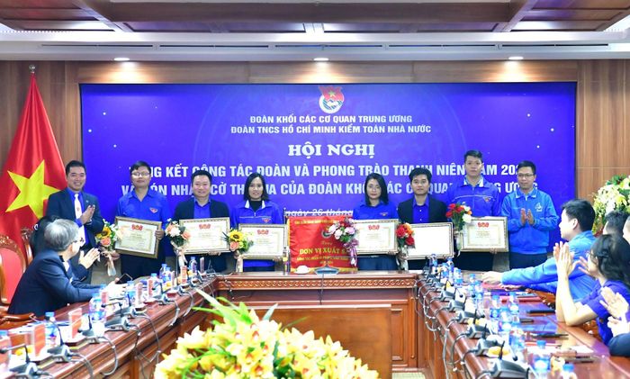 Các cá nhân được nhận Bằng khen của Đoàn Khối các cơ quan Trung ương vì đạt được những thành tích xuất sắc trong chiến dịch Kỳ nghỉ hồng năm 2024