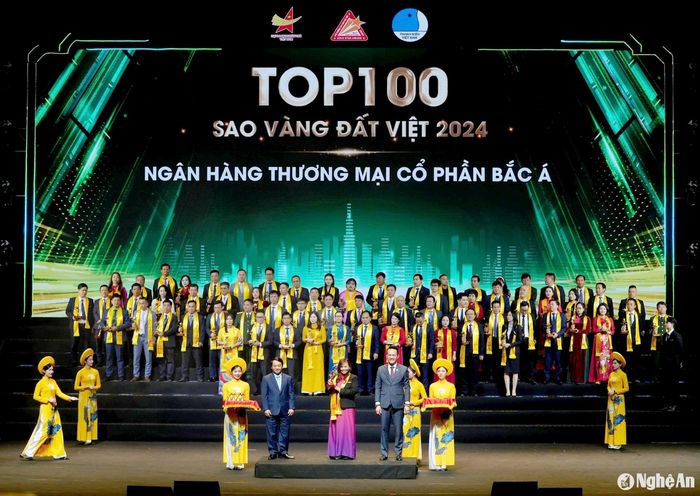 Chúc mừng BAC A BANK - Tốp 100 Doanh nghiệp “Sao Vàng Đất Việt 2024”. Ảnh: BAB