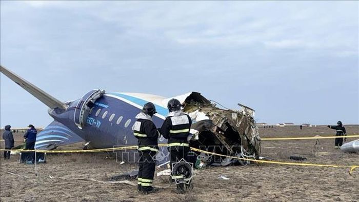 Hiện trường vụ rơi máy bay hãng hàng không Azerbaijan Airlines tại thành phố Aktau, Kazakhstan