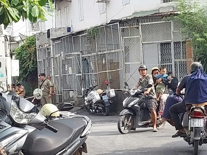 Hiện lực lượng chức năng đã phong tỏa con hẻm