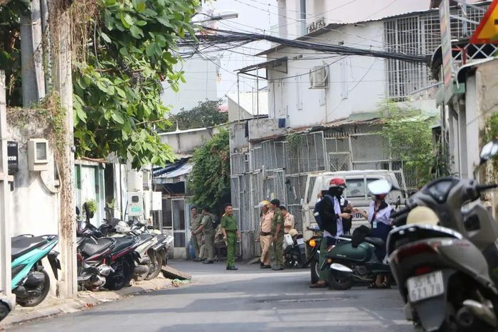 Con hẻm xảy ra vụ cháy.
