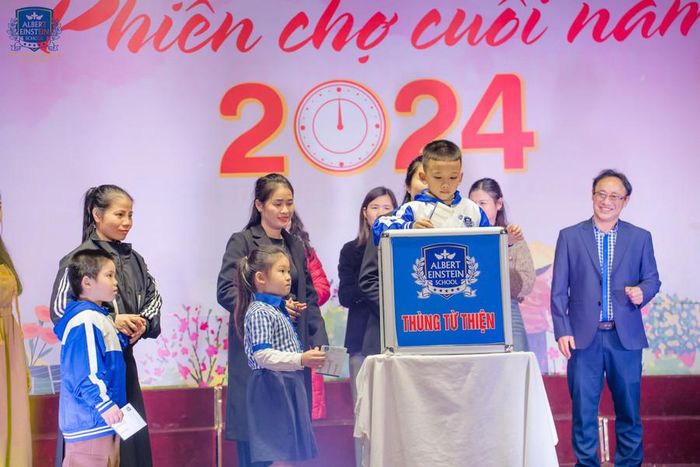  “Phiên chợ cuối năm” không chỉ là một hoạt động ngoại khóa để lại nhiều kỷ niệm đẹp cho học sinh mà còn là cầu nối tình cảm và sự chia sẻ trong cộng đồng nhà trường. 