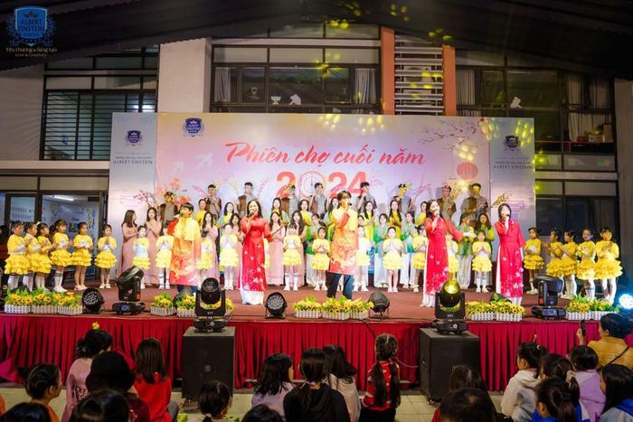  Chương trình khép lại trong không khí ấm áp và đầy cảm xúc. 