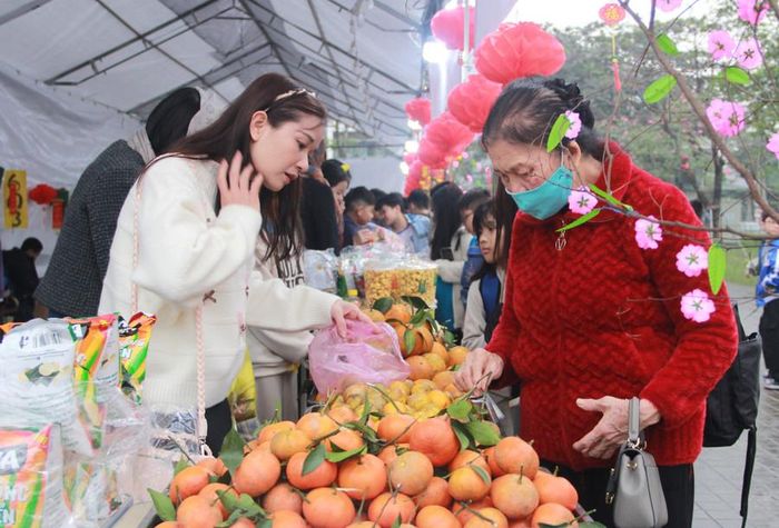  Hoạt động không chỉ nhấn mạnh tầm quan trọng của việc rèn luyện kỹ năng thực hành và tự lập cho học sinh, mà còn góp phần lan tỏ toàn những giá trị đạo đức và nhân ái. 