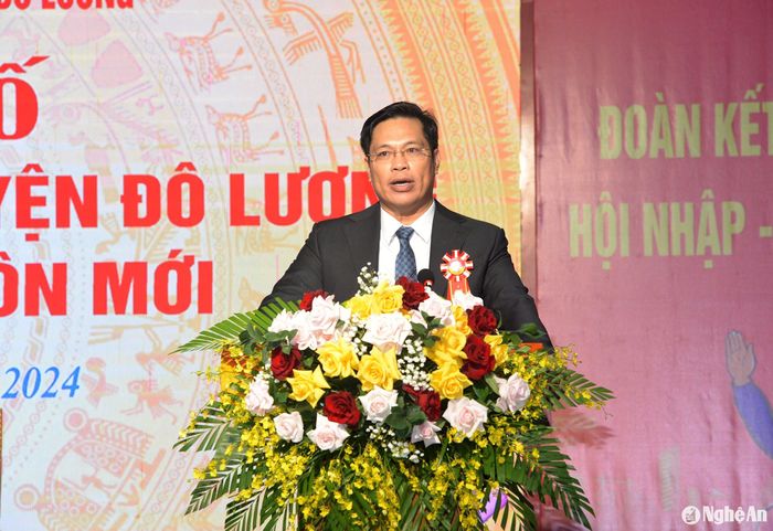 Đồng chí Bùi Duy Đông - Ủy viên Ban Chấp hành Đảng bộ tỉnh, Bí thư Huyện ủy Đô Lương phát biểu đáp từ và cảm ơn. Ảnh: Xuân Hoàng