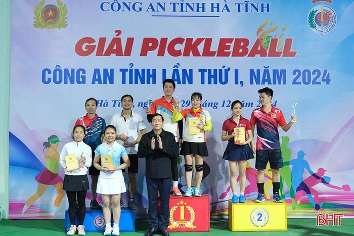 ...và nội dung đôi nam nữ cho các VĐV.