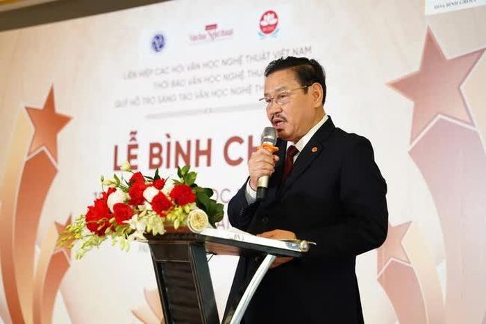 TS Đoàn Thanh Nô phát biểu