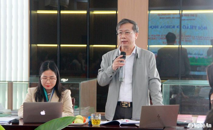 Đồng chí Nguyễn Đức Thành - Phó Chủ tịch Ủy ban Mặt trận Tổ quốc Việt Nam tỉnh Nghệ An phát biểu tại hội thảo. Ảnh: Quang An